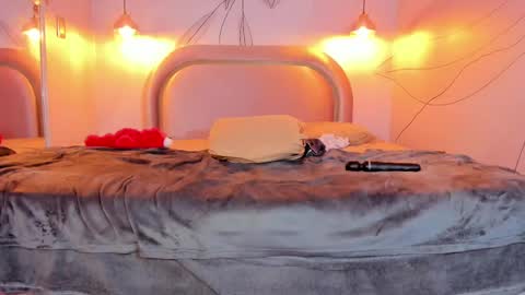 maxim online show from February 2025 09:10:01 AM