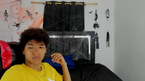 Snapshot of maximiliano_khalil chatting on November 2025 07:49:02 PM Maximiliano online show from November 2025 07:49:02 PM