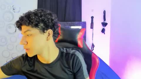 Snapshot of maximiliano_khalil chatting on November 2025 07:56:02 PM Maximiliano online show from November 2025 07:56:02 PM