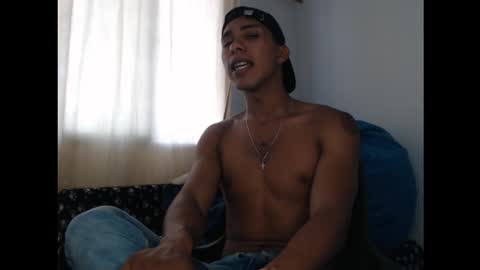 Maximo Aron Vega online show from December 2024 06:14:01 PM