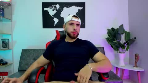 Maximo Wolf online show from November 2025 08:42:02 PM