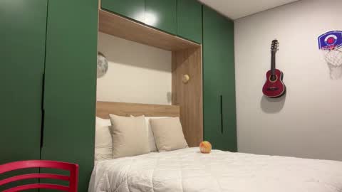 Sebastian online show from November 2025 01:30:02 AM