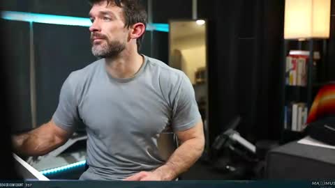 Maximus7871 online show from February 2025 11:43:01 PM