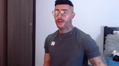 Snapshot of maximus_golden chatting on January 2025 05:00:01 AM Independent Model online show from January 2025 05:00:01 AM