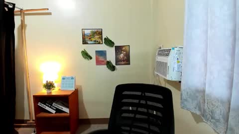 Snapshot of maxine_fucks chatting on February 2026 07:24:02 AM maxine_fucks online show from February 2026 07:24:02 AM