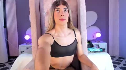 Maxi Rogers online show from July 2026 11:29:02 AM