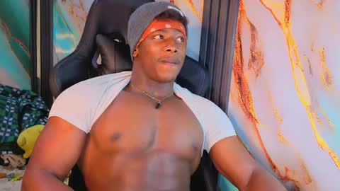 Snapshot of maxmuscle10 chatting on May 2026 07:22:02 PM Maxmuscle10 online show from May 2026 07:22:02 PM