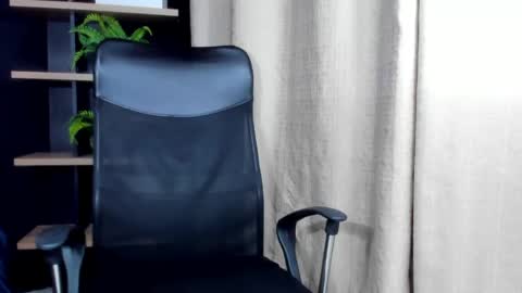 Snapshot of maxvolturi_ chatting on May 2026 11:32:01 PM maxvolturi_ online show from May 2026 11:32:01 PM