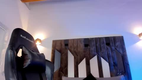 MAX online show from February 2025 12:08:02 AM