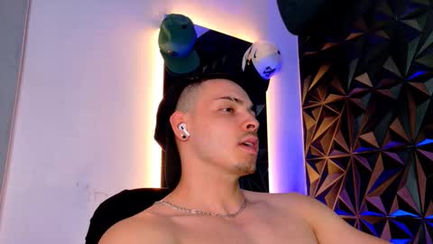 MAX online show from October 2025 04:04:02 AM