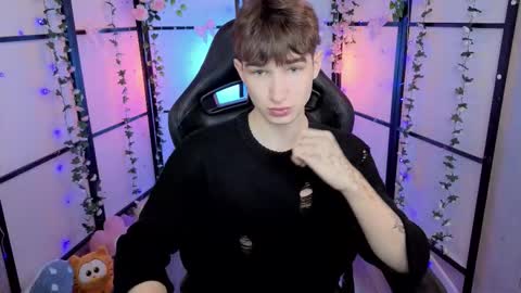 Max online show from November 2025 08:35:02 PM