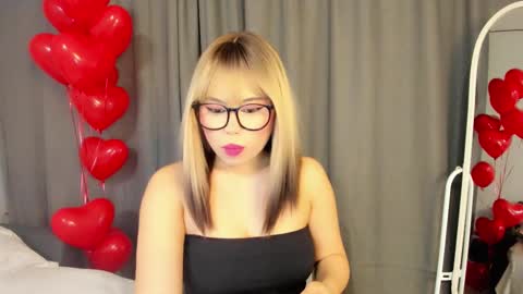 Snapshot of may_mia chatting on February 2025 10:36:01 PM Mia online show from February 2025 10:36:01 PM