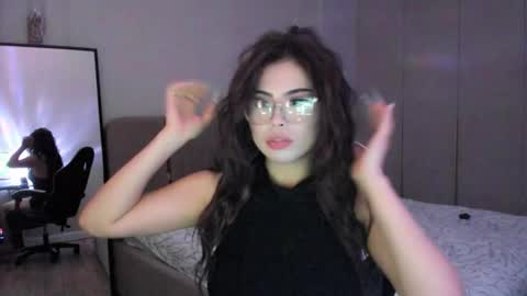 Mia online show from January 2026 02:27:02 AM