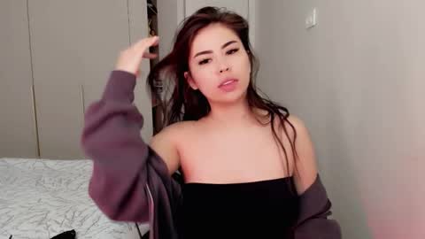 Mia online show from March 2026 05:02:02 AM