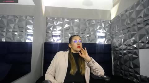 Maya online show from October 2025 10:51:01 PM