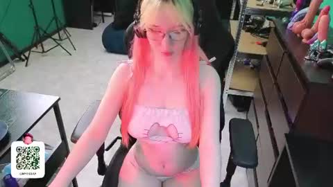 Maya Viola online show from July 2026 10:21:02 AM