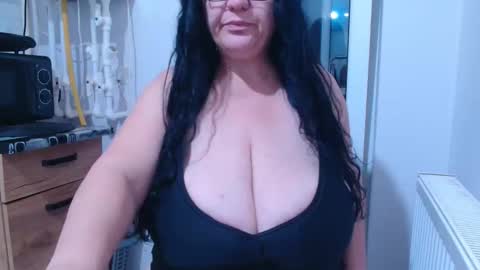 Snapshot of mayabbw50tits chatting on November 2025 04:34:01 AM Maya online show from November 2025 04:34:01 AM