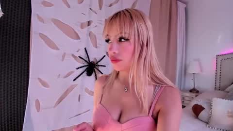 Mayajhons online show from November 2025 12:28:02 PM