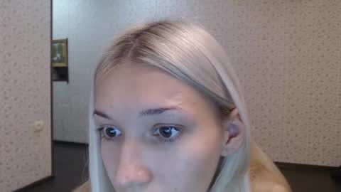 maybe_doll online show from October 2025 06:17:02 PM