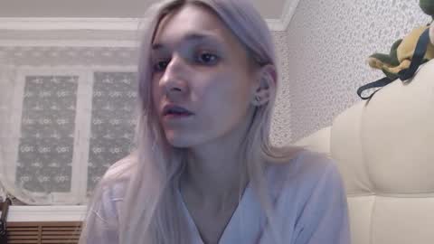 maybe_doll online show from October 2025 09:04:02 PM