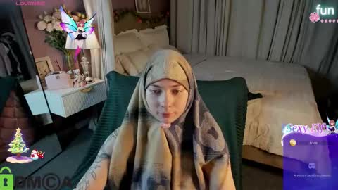 Snapshot of maybe_mia chatting on January 2026 01:09:02 AM Mia GMT2 Mon 3-9 AM Tue 3-9 AM Wed 3-9 AMThur 10 AM - 4 PM Fri 3-9 AM Sat 3-9 AM Sun 3-9 AM. online show from January 2026 01:09:02 AM