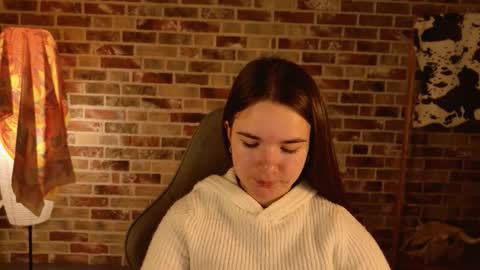 maybloom_ online show from December 2025 05:02:02 AM