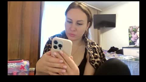 meadoweyes_ online show from October 2025 02:06:02 PM