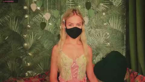 Snapshot of meeeewmeeeeow chatting on November 2025 04:01:01 AM meeeewmeeeeow online show from November 2025 04:01:01 AM