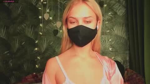 Snapshot of meeeewmeeeeow chatting on November 2025 08:46:02 PM meeeewmeeeeow online show from November 2025 08:46:02 PM