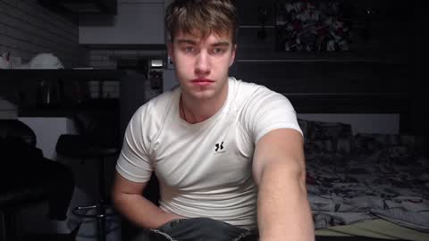 Snapshot of megamaxxxl chatting on December 2024 09:17:01 PM Max online show from December 2024 09:17:01 PM