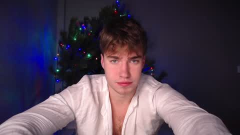 Snapshot of megamaxxxl chatting on December 2024 09:20:01 PM Max online show from December 2024 09:20:01 PM