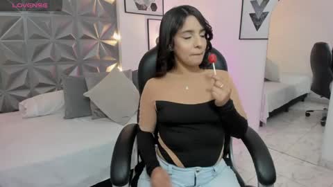 Snapshot of megan__monroe chatting on April 2026 10:26:02 PM megan__monroe online show from April 2026 10:26:02 PM