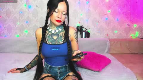 Helena Tuman online show from January 2025 06:35:01 AM