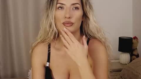 Megan Blazee  online show from October 2025 06:19:02 PM