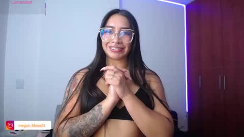 Megan Bluee online show from November 2025 05:56:01 PM