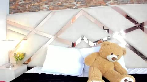     online show from October 2025 04:25:02 PM