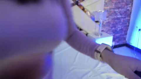     online show from October 2025 12:15:02 PM