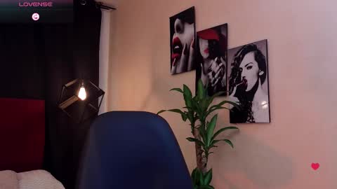 megan do santos online show from October 2025 08:30:02 PM