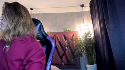    online show from December 2024 02:40:01 AM