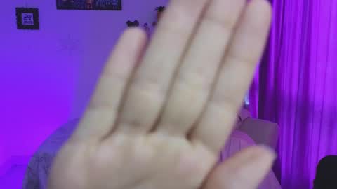                 Laura                 online show from March 2025 02:32:01 PM