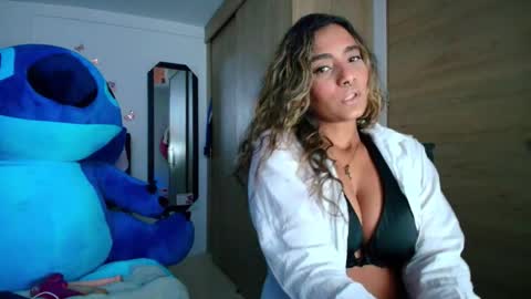 M E G A N   online show from November 2025 04:47:01 AM