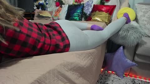 Nicki--------- Welcome to my Room online show from January 2025 06:10:01 PM