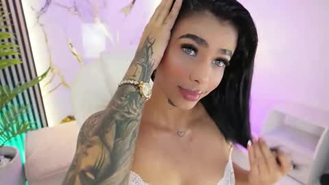 Megan Lowell online show from November 2025 07:57:01 PM