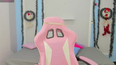 Megan Queen online show from December 2024 01:58:01 PM