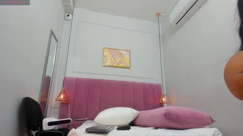 Megan  online show from November 2025 08:18:02 PM