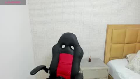 Snapshot of meganzarick chatting on October 2025 12:25:02 PM M E G A N online show from October 2025 12:25:02 PM