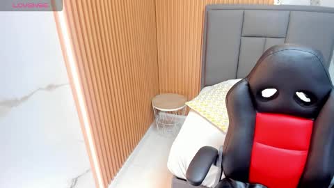 Snapshot of meganzarick chatting on October 2025 12:41:02 PM M E G A N online show from October 2025 12:41:02 PM