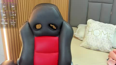 Snapshot of meganzarick chatting on November 2025 02:43:01 AM M E G A N online show from November 2025 02:43:01 AM