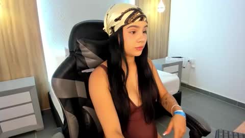 M E G A R A  online show from November 2025 02:10:01 AM