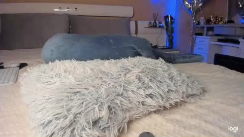  Start every day 2000 - 700 online show from October 2025 05:14:02 PM